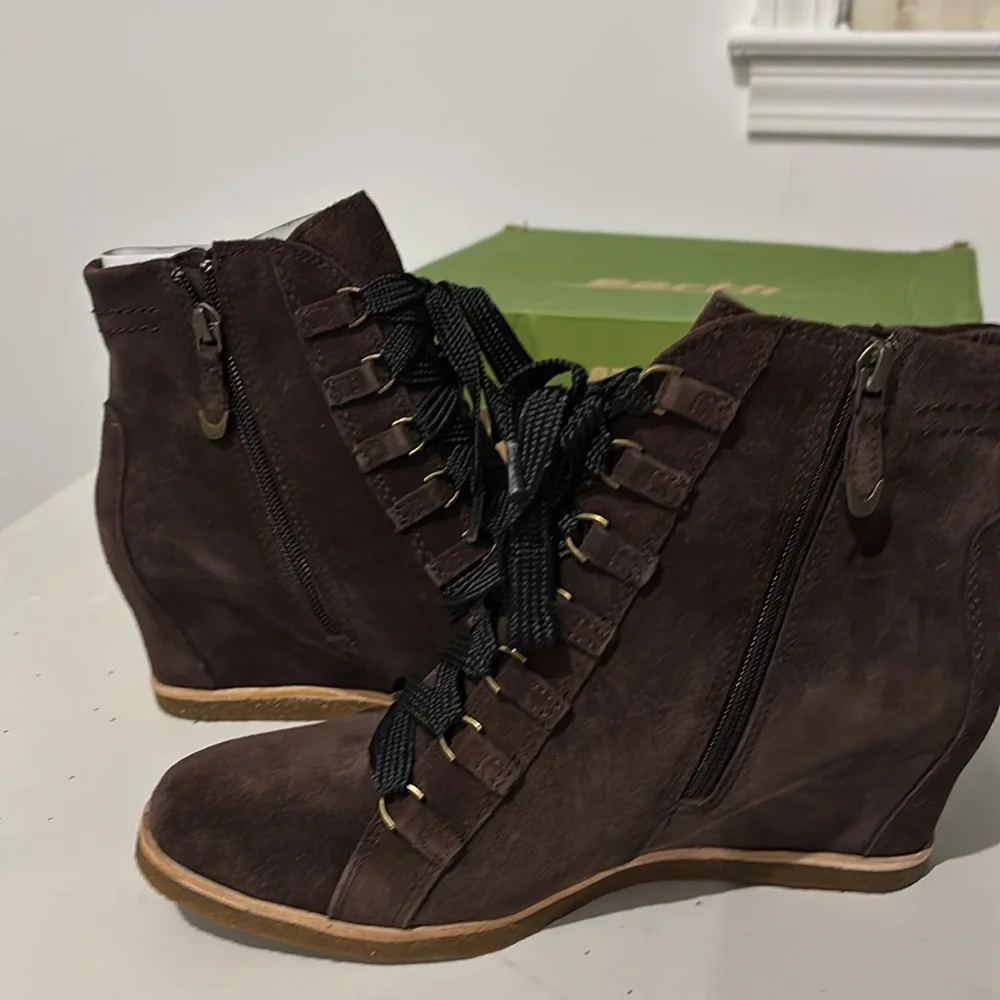 Earth Kalmar Women's‎ Charcoal Suede Wedge Ankle Boots Size 9 NWB